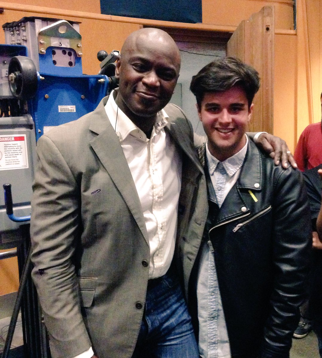 kanserboiii's tweet photo. #EnFan con @OlaOnabule 🙌🏼 otro nivel de cantante. #Hellyass https://t.co/VVElNawNHK