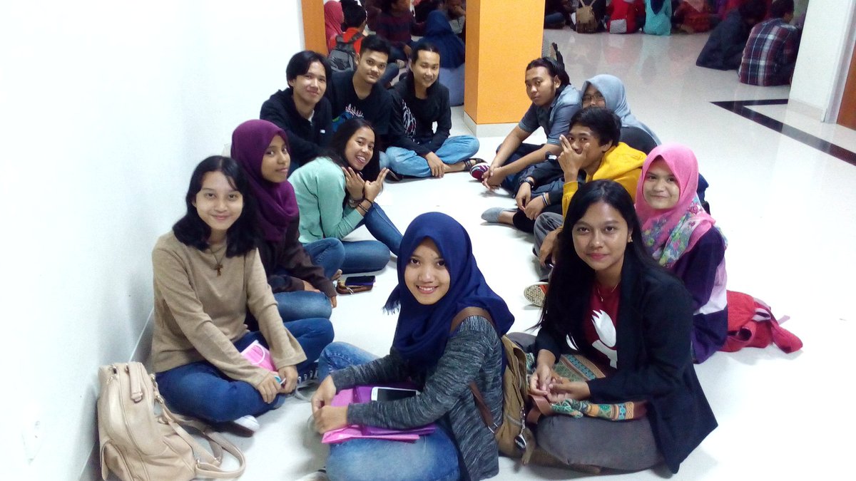 Pagi, tadi malam Bidang Mikatbud BEMFIB UNDIP kumpul untuk pertama kalinya. Dan inilah formasi kami untuk tahun ini.