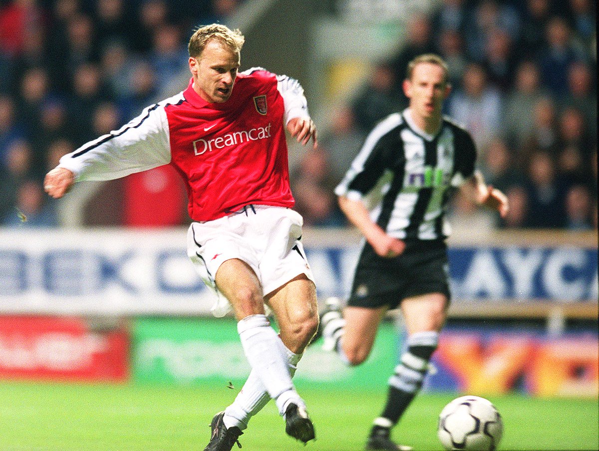 pics Dennis Bergkamp Arsenal 2002 2002 arsenal legend dennis bergkamp