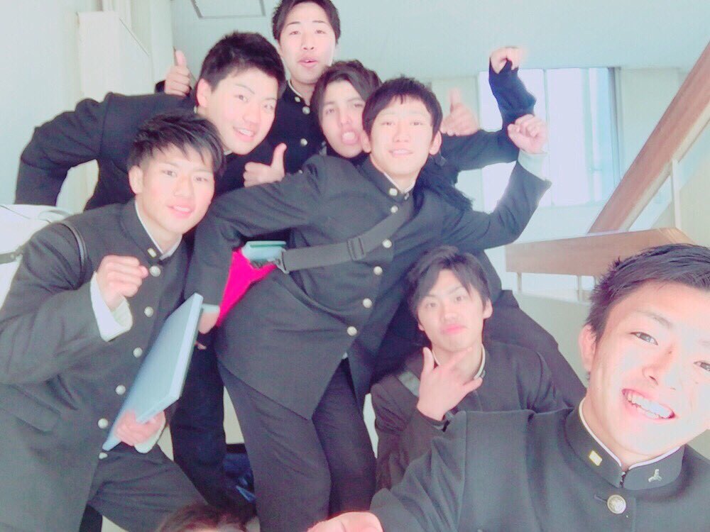 Ucham22's tweet photo. 遅くなったけど
一工卒業しました！
毎日が楽しく充実した日々を送れました！それもいっつも一緒にいてくれた
仲間のおかげです😁
感謝しても仕切れない😓
いろんな経験をして成長することができました😁
俺と一緒にいてくれて
ありがとう。 https://t.co/JRTJrMsdEV