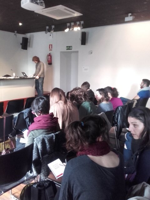 Marielapparte's tweet photo. Tot a punt x la 2na #Masterclass del #LABDIG #realitat #augmentada https://t.co/HrlX5yzpzS