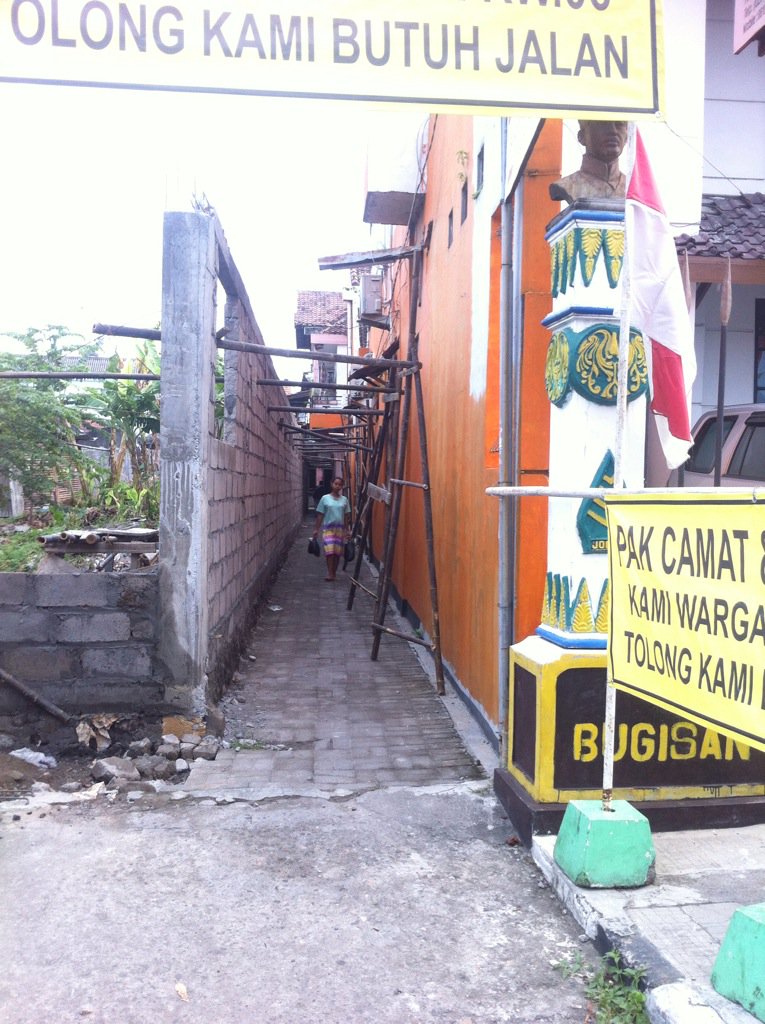 bagusaddi's tweet photo. #kamiButuhJalan, loc: bugisan wb3/592 Yk, mohon tinjau kondisi kami, beri kami solusi. @herry_zudianto https://t.co/4PRJ73GXbX