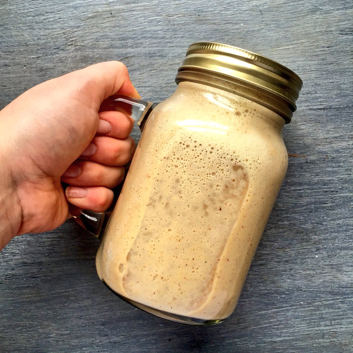 nicolarichman's tweet photo. A beautifully frothy mango, lingonberry, maca and oat smoothie to kick start my rainy Wednesday morning...🙌🏻 https://t.co/Fic1RAUIDd