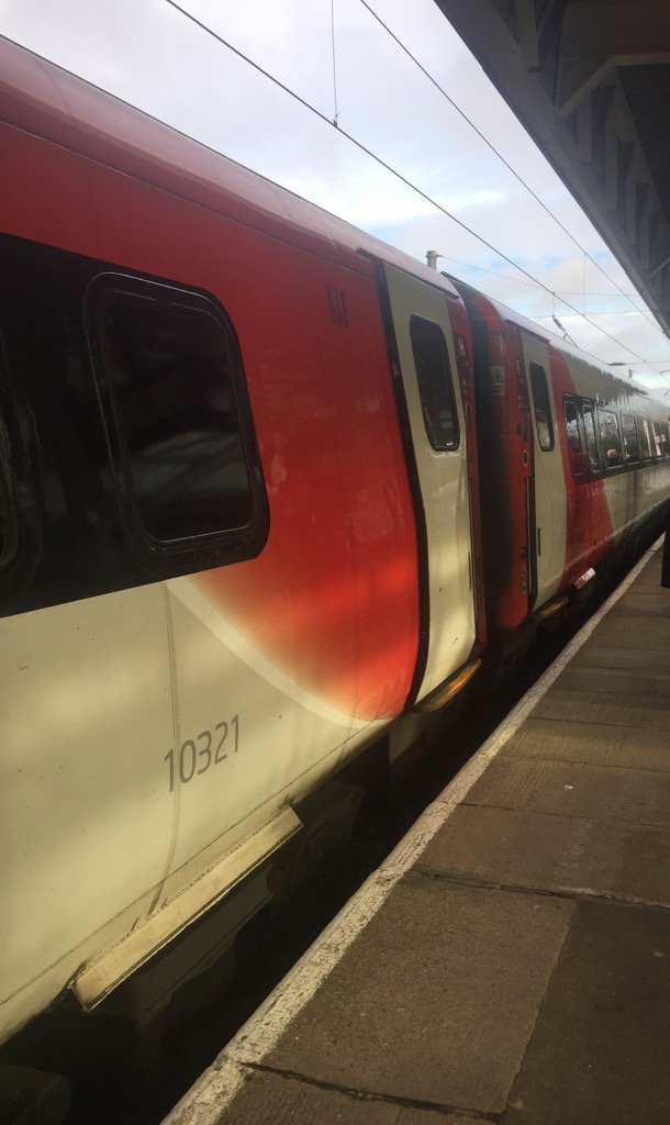 carolynjane27's tweet image. Back to reality after a couple weeks off, the freezing cold station at Durham #freezing #travel