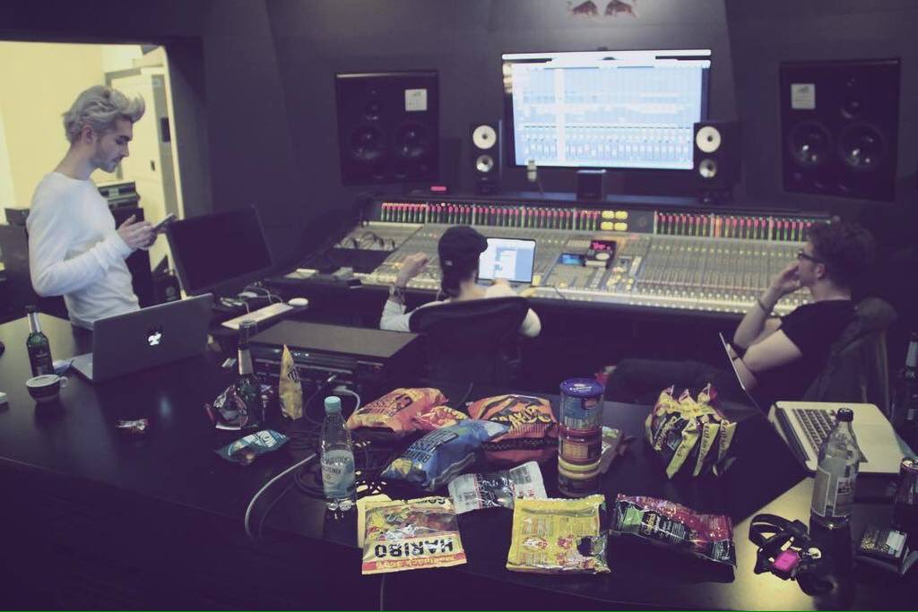THWonderland's tweet photo. . @tokiohotel Instagram: eating healthy is like super important @rbstudiosbln https://t.co/emD9saNYyF https://t.co/4chRrpG11i