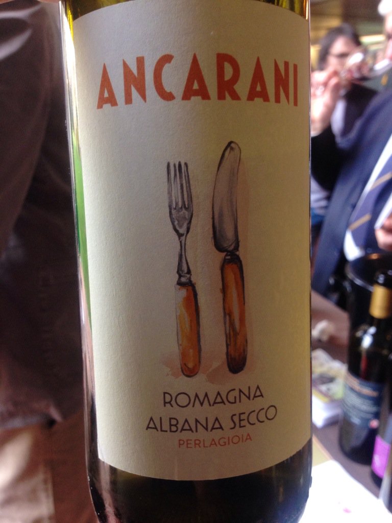 ancaranivini's tweet photo. #white #wine #albana #perlagioia #2015 #new label : #food and #wine #always #together! https://t.co/yWH04xdsB5