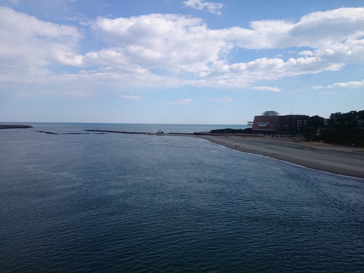 MagicPoint00's tweet photo. 海門橋から1枚。
少し日が陰ったけど、穏やかな海です(*´ω｀*)
此処からの景色はお気に入り。 https://t.co/KwPFeUjU65