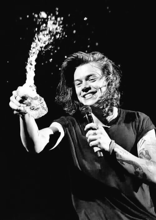 xHarryInstagram's tweet photo. #Vote1DirectionUK #KCA https://t.co/3jgEfJYNjr