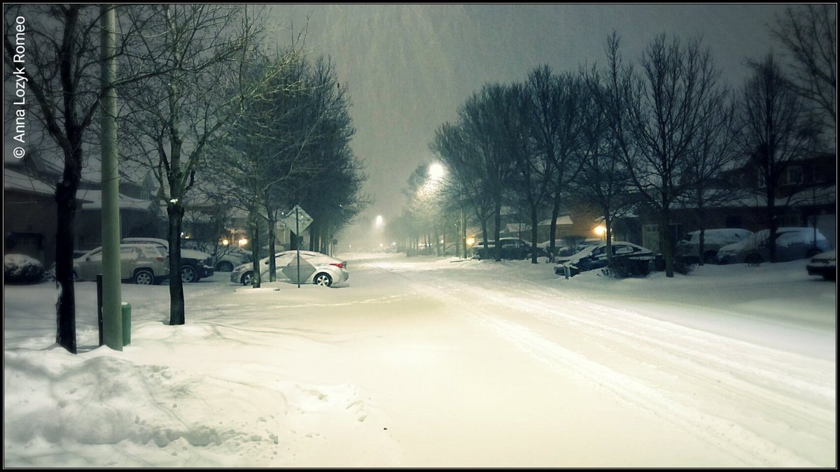amlozyk's tweet photo. Snow, snow and more snow. Tomorrow snow day? #SnowDay #auroraON #winterstorm2016 #onstorm #YorkRegion #yrsb #snow https://t.co/GsndHVOUrl