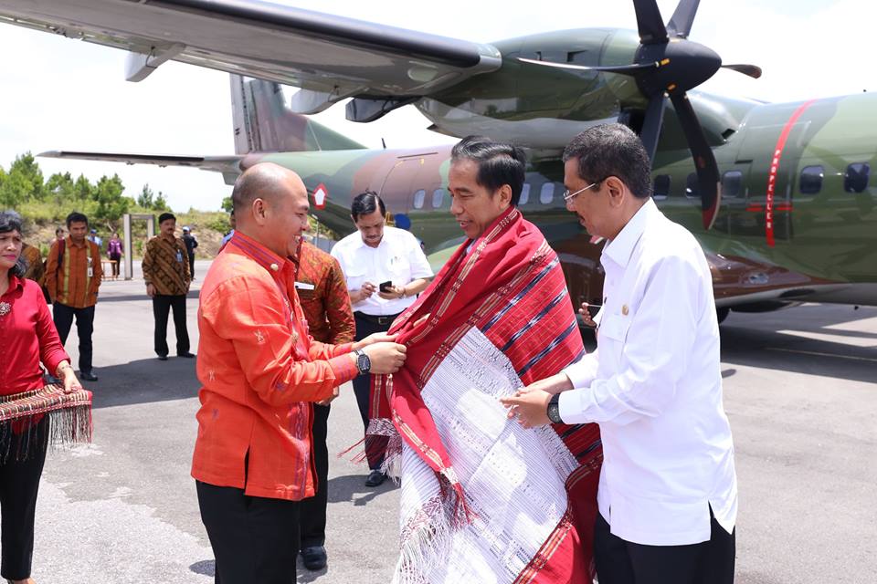 HORAS jokowi ! selamat datang di tanah batak. Tuhan memberkati