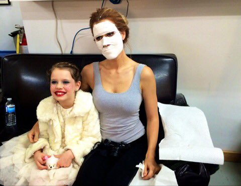 Singer_Sisters's tweet image. Watch &amp;amp; vote for #SingerSisters! Keep voting daily until noon on March 4! bit.ly/1QoGLYu @STORYHIVE #comedy