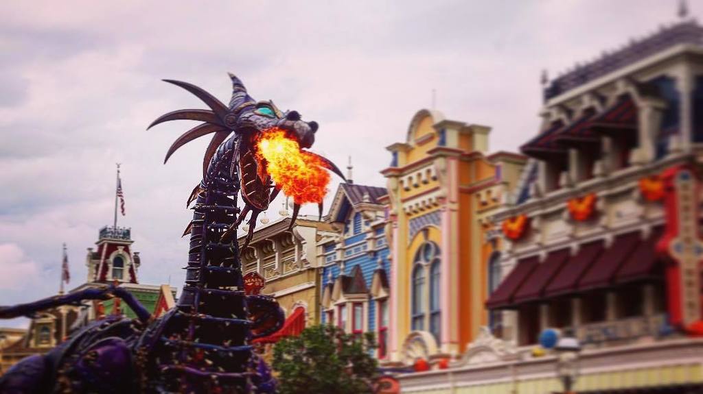 TheParkBeast's tweet photo. "Now shall you deal with me, O Prince, and all the powers of Hell!" #maleficent #sleepingb… https://t.co/weFPc702jC https://t.co/C8EJCMp8KH