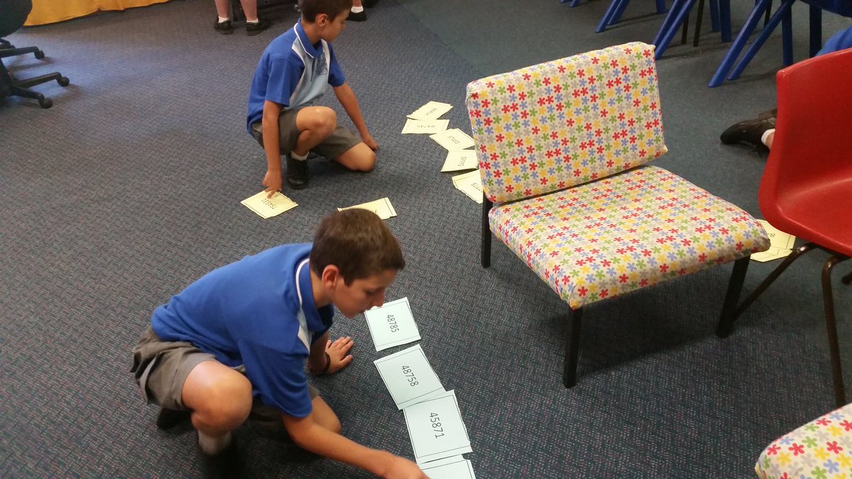 class_56M's tweet photo. #class_56M Problem Solving during maths @AustralPS https://t.co/5atGm2Zrdm