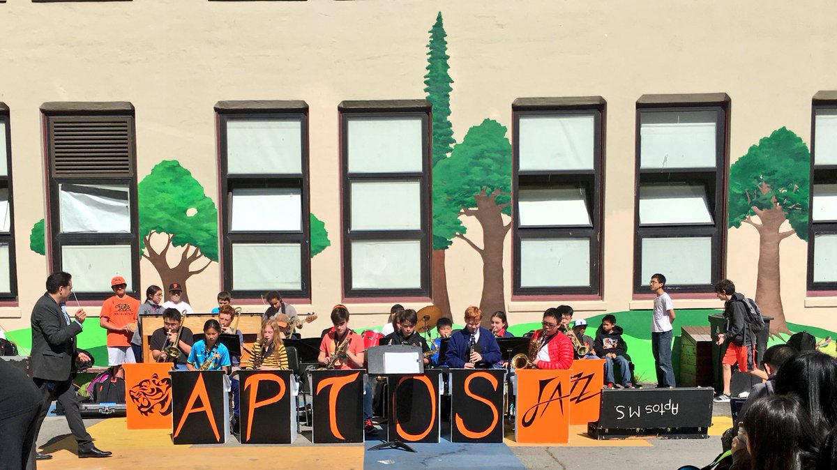 Aptos jazz band at lunch!  What a treat!!  <a href="/aptossf/">Aptos Tiger</a>