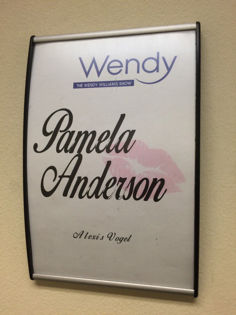 alexisvmakeup's tweet image. So fun!! Great show airs Wed March 2nd! #bombshellcollection@alexisvogel