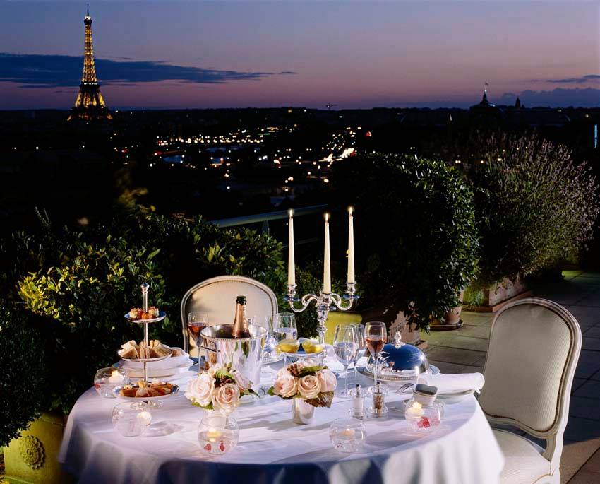LuxuryGrade's tweet photo. Good night from Paris! https://t.co/qzZqr9kFhZ