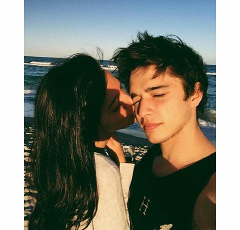 ConfesionesTs's tweet photo. ⚠Confesión⚠
Los re shippeo a Cata y Derek ❤

Anónimo https://t.co/VSEDx3AJjG