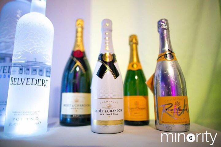 MaykeMayworks's tweet photo. Trots op ons team die de gasten echt in de watten hebben gelegd! #VIP #Classixs @KlokgebouwTrudo #djfrancois https://t.co/45P4m3EVVF