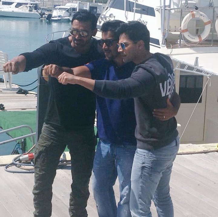 VarunUniverse's tweet photo. Varun Dhawan @Varun_dvn &amp; @TheJohnAbraham in Abu Dhabi #Dishoom https://t.co/bluaYbdPD5