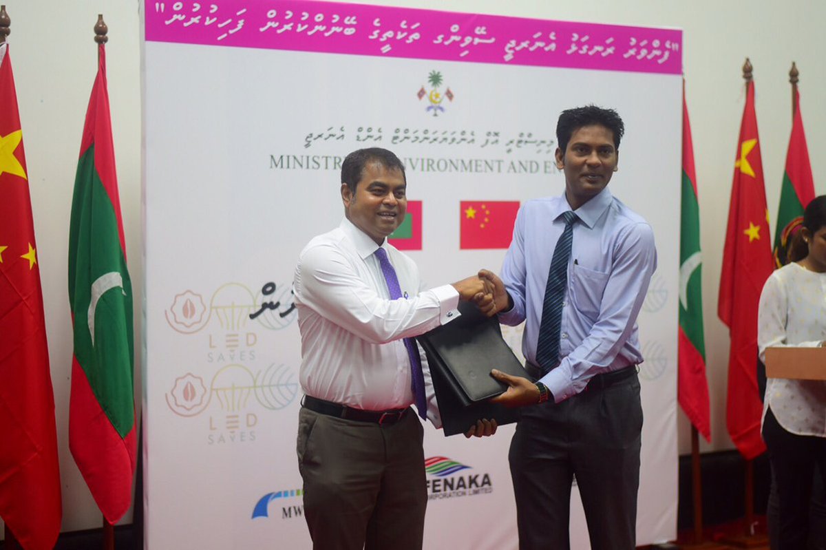 kevincosna's tweet photo. MWSC has signed an MOU with @EnvGovMv to distribute LED lights to the public under #Fahiali second phase. #LedSaves https://t.co/A3FqqwLWlw