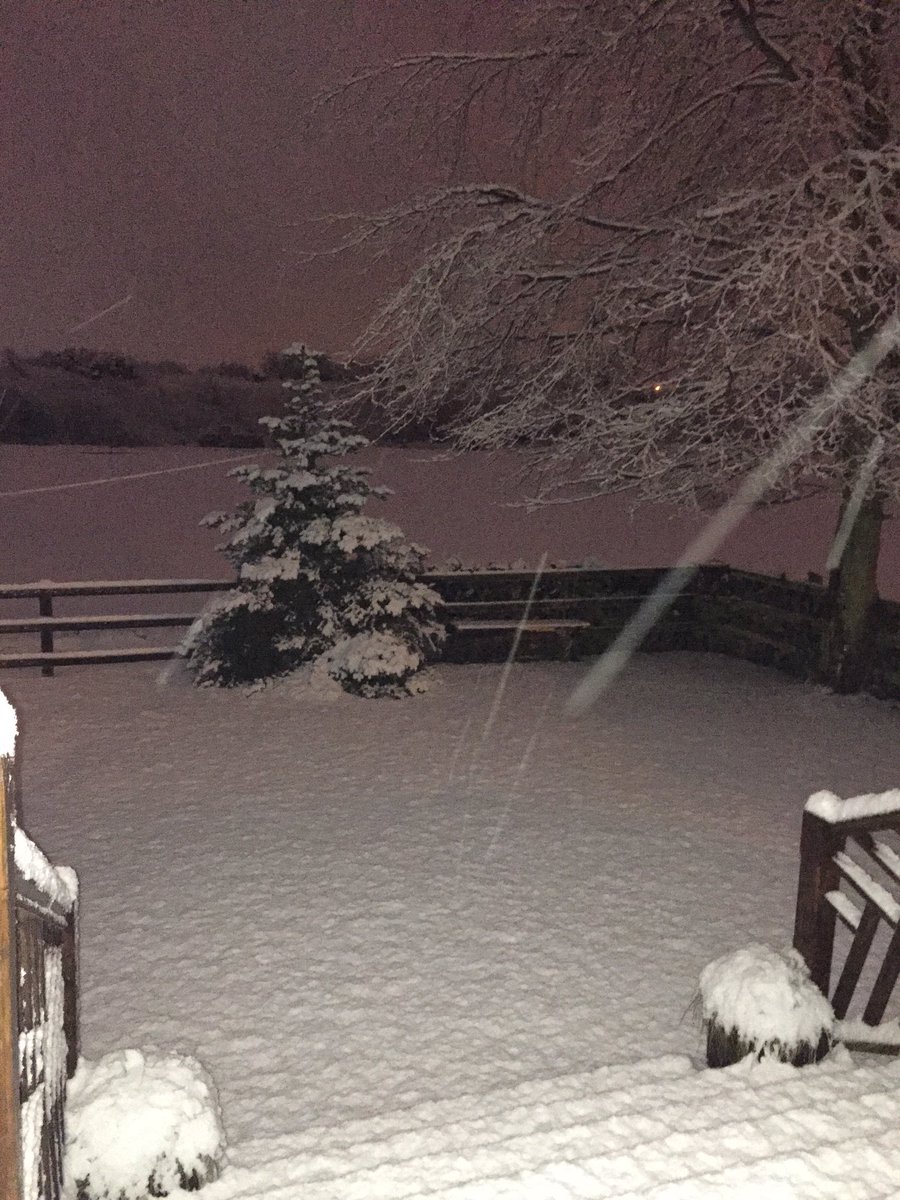HoustonJayne's tweet photo. Hillsborough @barrabest @Belfast_Weather @newslineweather https://t.co/8ovcrE1VoU