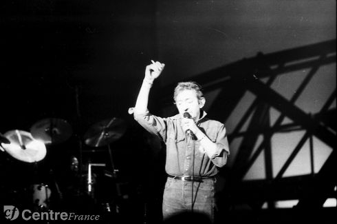 lamontagne_fr's tweet photo. #ClermontFd Serge Gainsbourg à la Maison des Sports, c'était en 1985 puis 1988 https://t.co/kM91oZPxCK https://t.co/XRgoRmHQmj