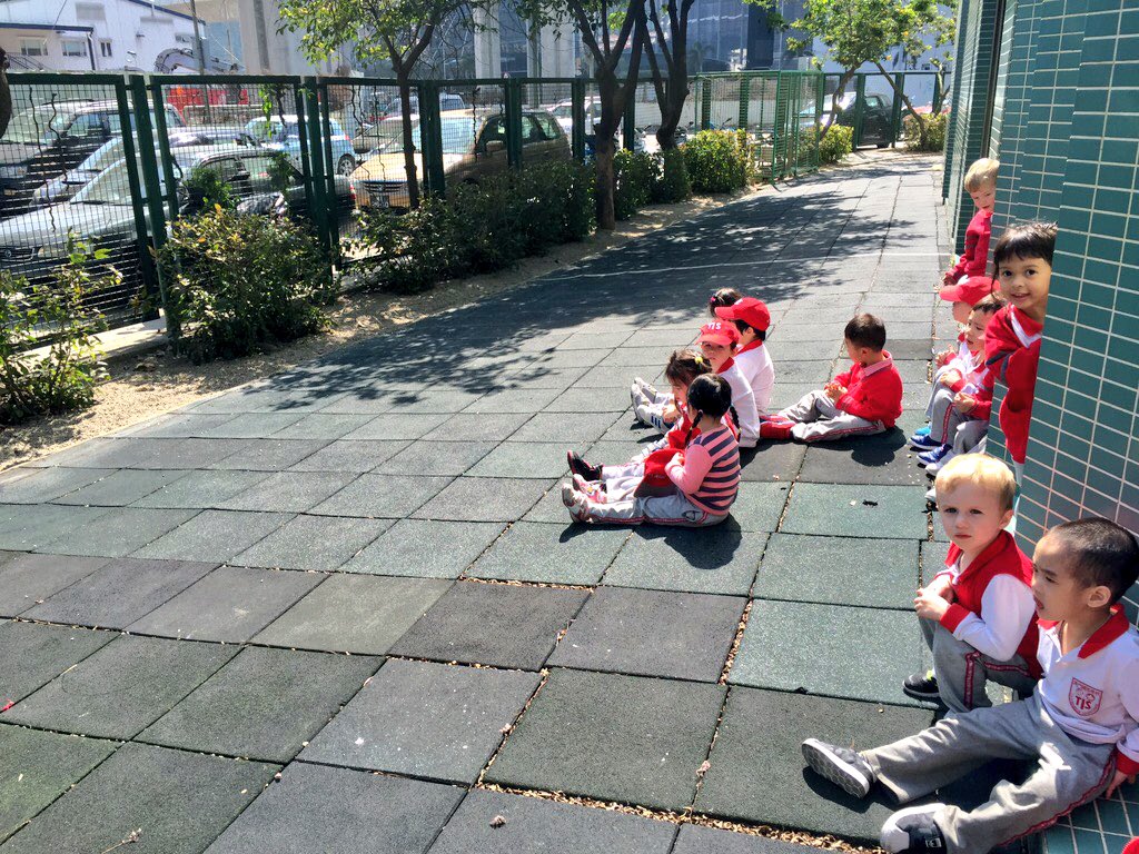 msjennlee2's tweet photo. Look what's passing by! "A bus! A small car! A car!" #transportation #inquiry #tismacao https://t.co/9o6C0SDvwJ