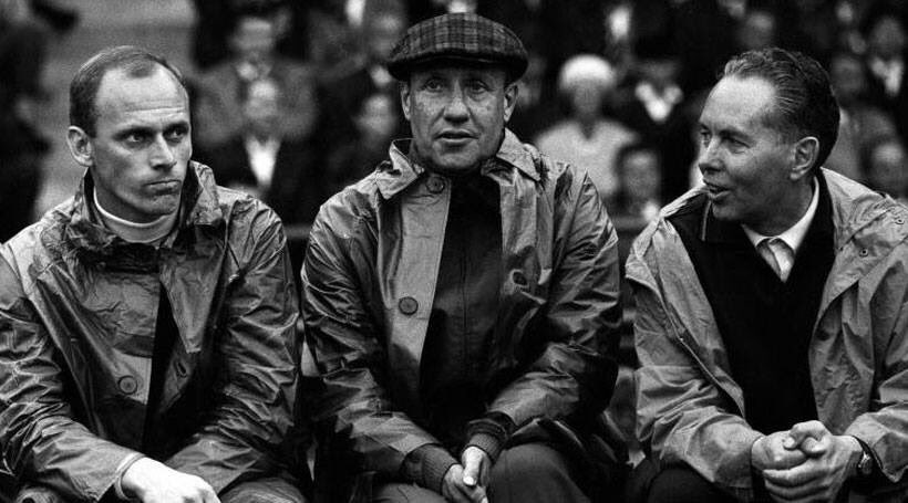 OldFootball11's tweet photo. #UdoLattek #HelmutSchön and physio #ErichDeuser in #Augsburg (1966); #WestGermany. https://t.co/czFWM15sRQ