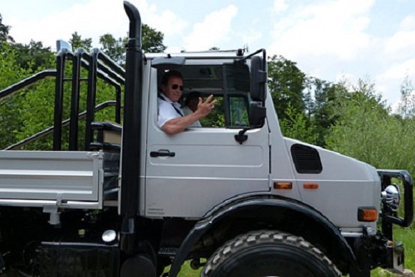 infonetizencom's tweet photo. Truk Mercedes Unimog Milik Arnold Schwarzenegger Dijual https://t.co/nrycwH3CjG #oto #otomotif https://t.co/3qkapHYaRo