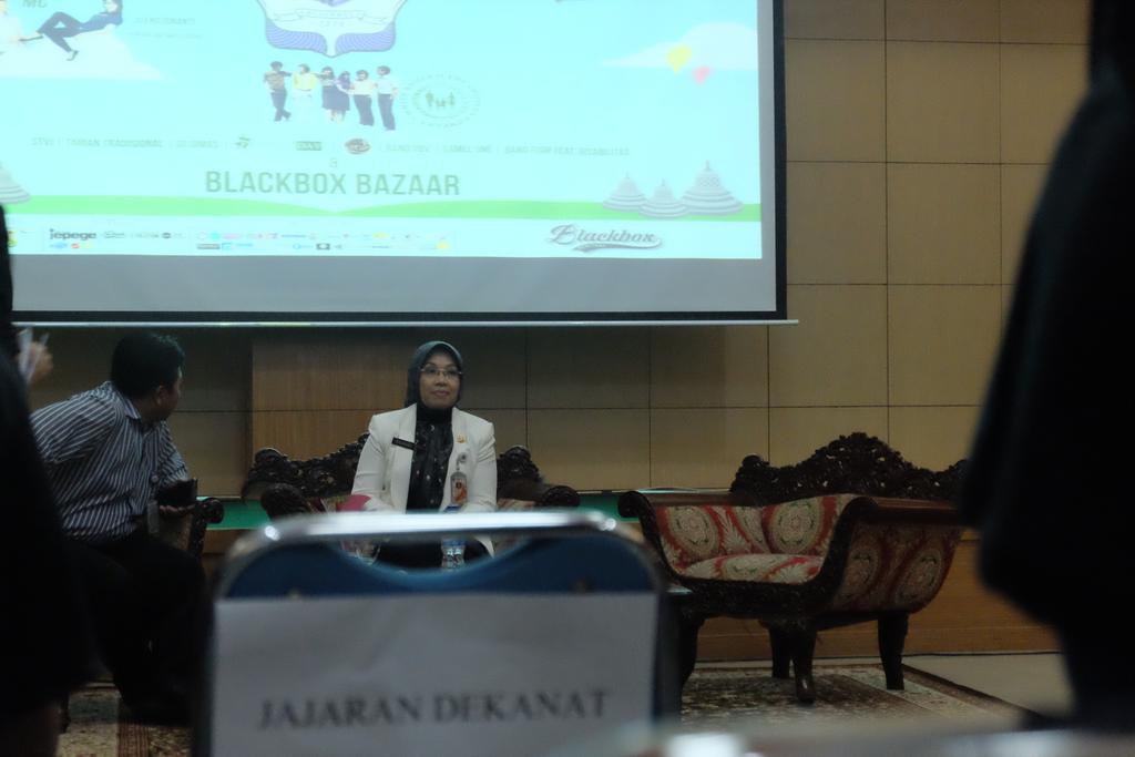 Sekarang sedang berlangsung nih talkshow dari pembicara yg pertama <a href="/BLACKBOX_EVENT/">THE 5TH BLACKBOX</a>