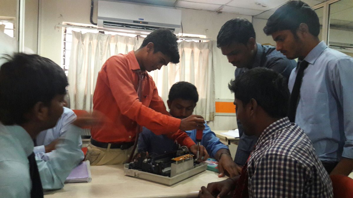 JetkingAD's tweet image. Today 332 batch #Engineers done Printer #Assembling and #Disassembling at Jetking Ameerpet
