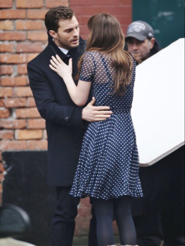 TheFALLFans's tweet photo. Jamie, looking good on the set of Fifty Shades yesterday. https://t.co/j5xVXHLI5W