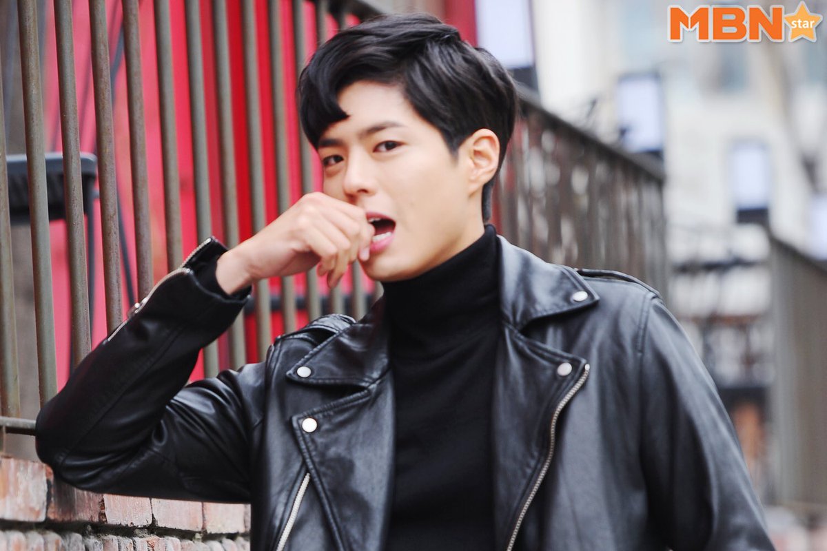 B컷인듯 B컷아닌 B컷같은 너💕쉼표머리에 라이더재킷까지 취향저격 들어간 #박보검 의 인터뷰 B컷 공개합니다シ. .)シ 

(모바일이 아닌 PC로 봐주세요🙏🏻)

goo.gl/ohQ2MF