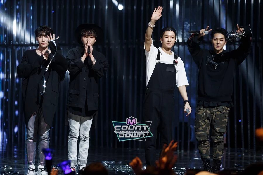 _KSYPH's tweet photo. #SENTIMENTAL1stWin
©MPD https://t.co/OoxMzDRUmv