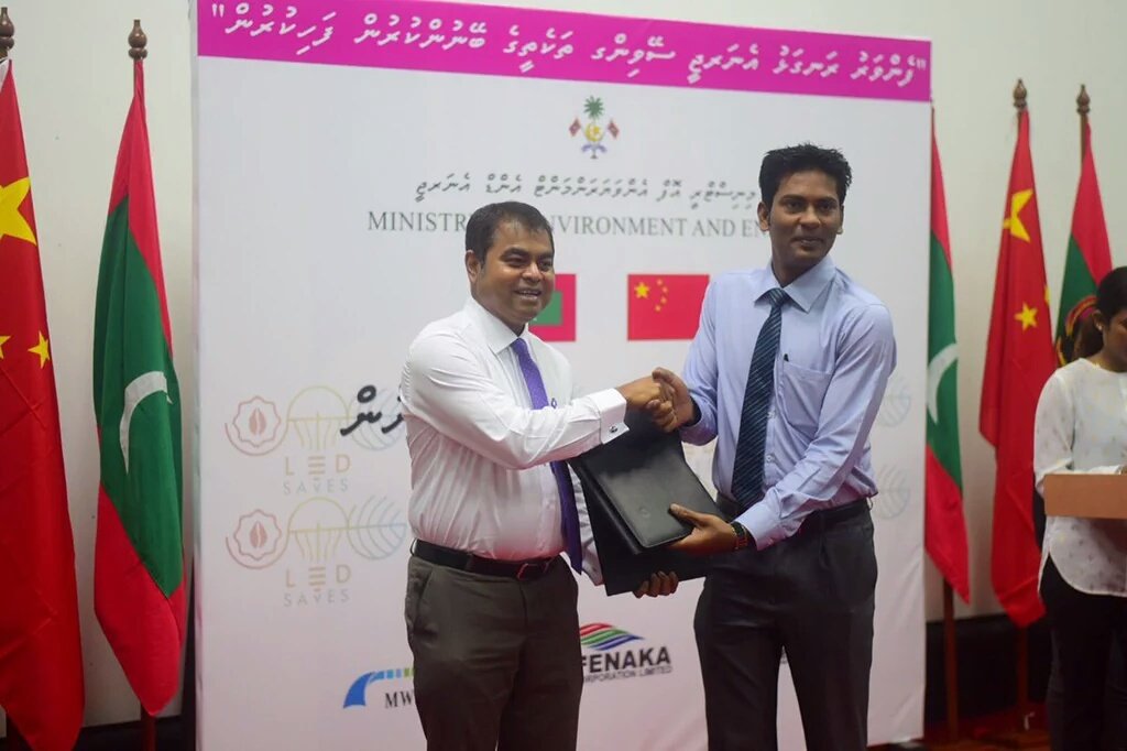 Yameen2O23's tweet photo. @MWSC has signed an MOU with @EnvGovMv to distribute LED lights to the public under #Fahiali second phase. #LedSaves https://t.co/CAiRHVGlsG
