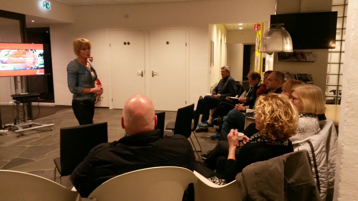 Romei_Therapie's tweet photo. Presentatie over preventie en voeding voor de hardlopers van @IKBENDELOPER olv @Romei_Therapie en @AnjaVanGeelNL https://t.co/83GV1Csw6J