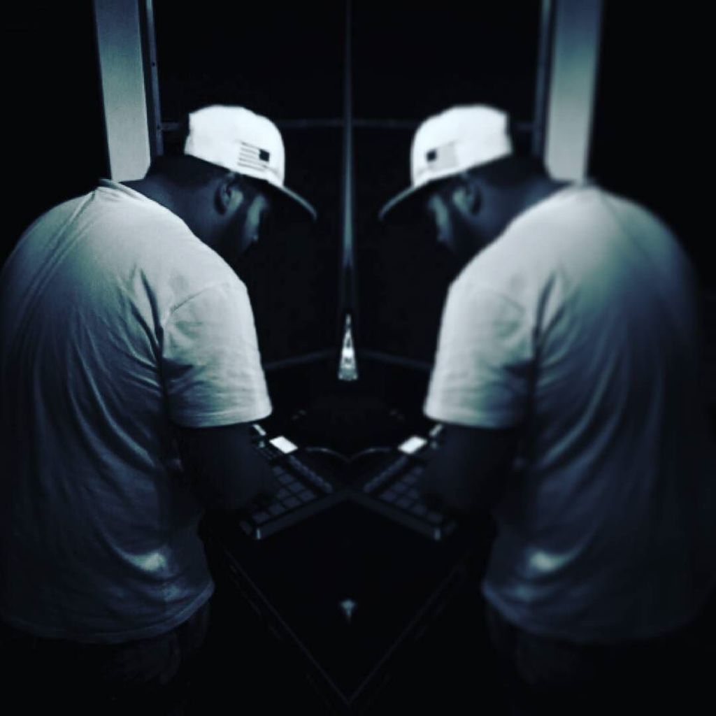 producerpassion's tweet photo. Some Snaps of Last Nights Session 👏✊ #MusicProduction #HipHop #Rap #SampledHipHop #MyFirstMyLastMyForever #Music #L… https://t.co/tL0UzWL9q6