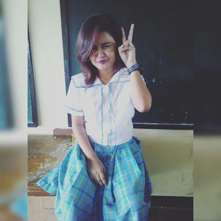 Denisessc28's tweet photo. School girl 😂😘 https://t.co/lf88ltW8OM