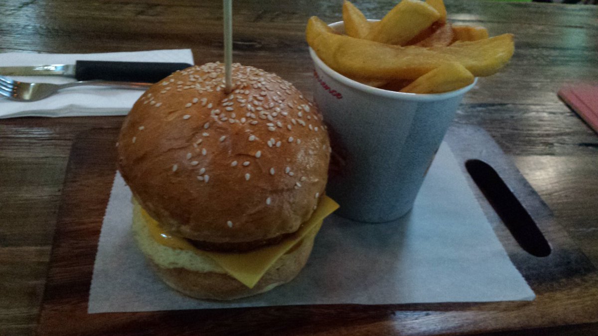 SaraIsSkyBlue's tweet photo. Mmm. Deep fried death. @ParksideBarSYD https://t.co/O2TTp2kqF4