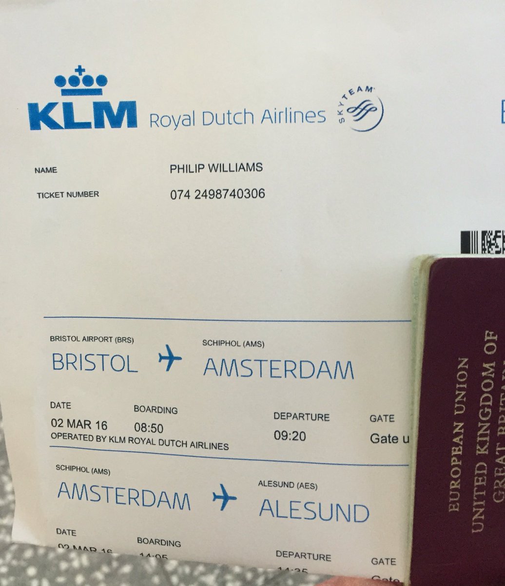 ChristianSurfer's tweet photo. A wintry intro to my #norwegian trip. Thanks Bristol @cs_int #csontour next stop #amsterdam - destination by 9pm ! https://t.co/QhsMjSAkbm