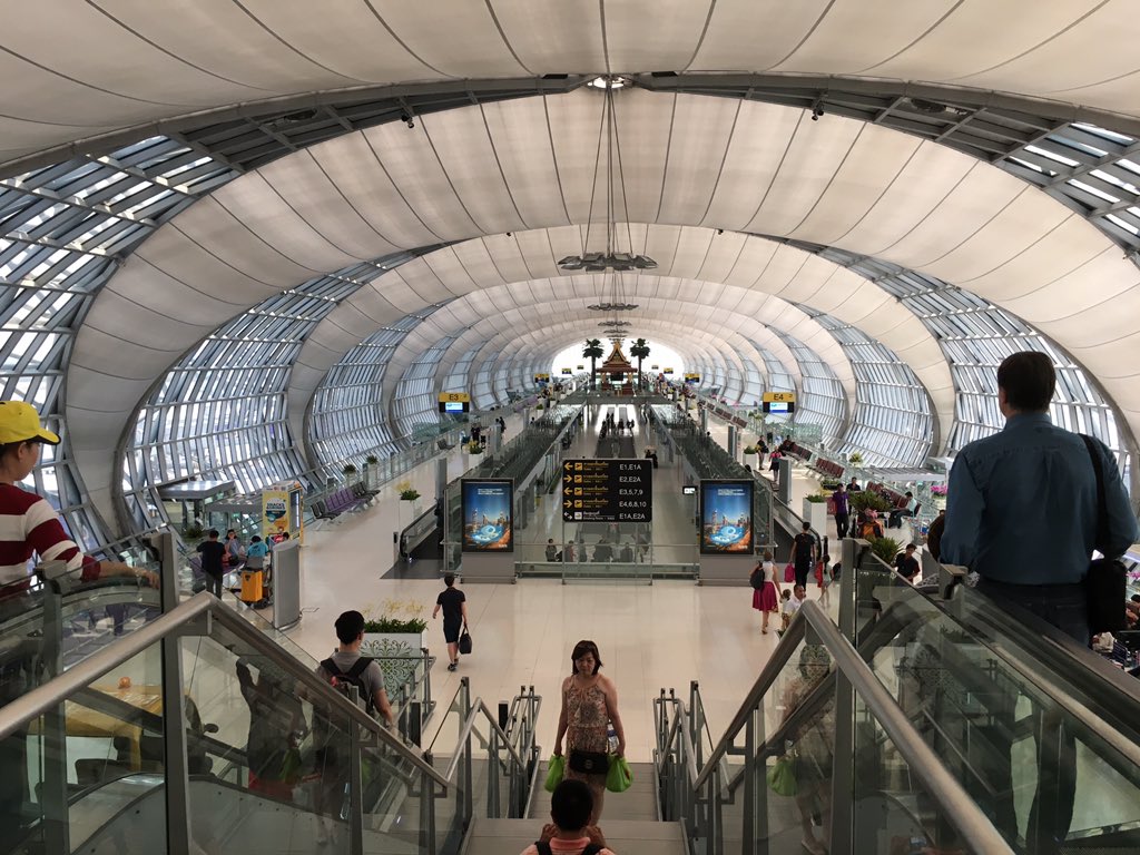 CurtisSChin's tweet photo. To paraphrase Trump: "3rd world US airports suck!" Sometimes he's right. 📷: #notJFK, Asia airport #infrastructure 🇹🇭 https://t.co/PUwNrHkL30