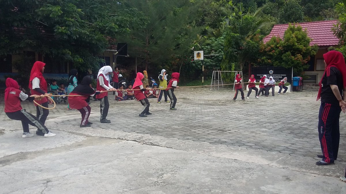 SLBTunasBangsa's tweet photo. Latihan olahraga sore ini Tarik Tambang...semangat https://t.co/9xBpnu4OnO