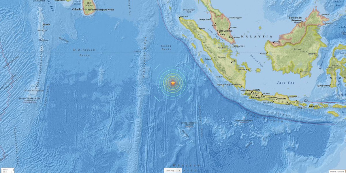 - Powerful earthquake
- SW of Malaysia &amp; Sumatra
- At least 7.9-magnitude
- Tsunami warning

bloom.bg/1OP7Dis