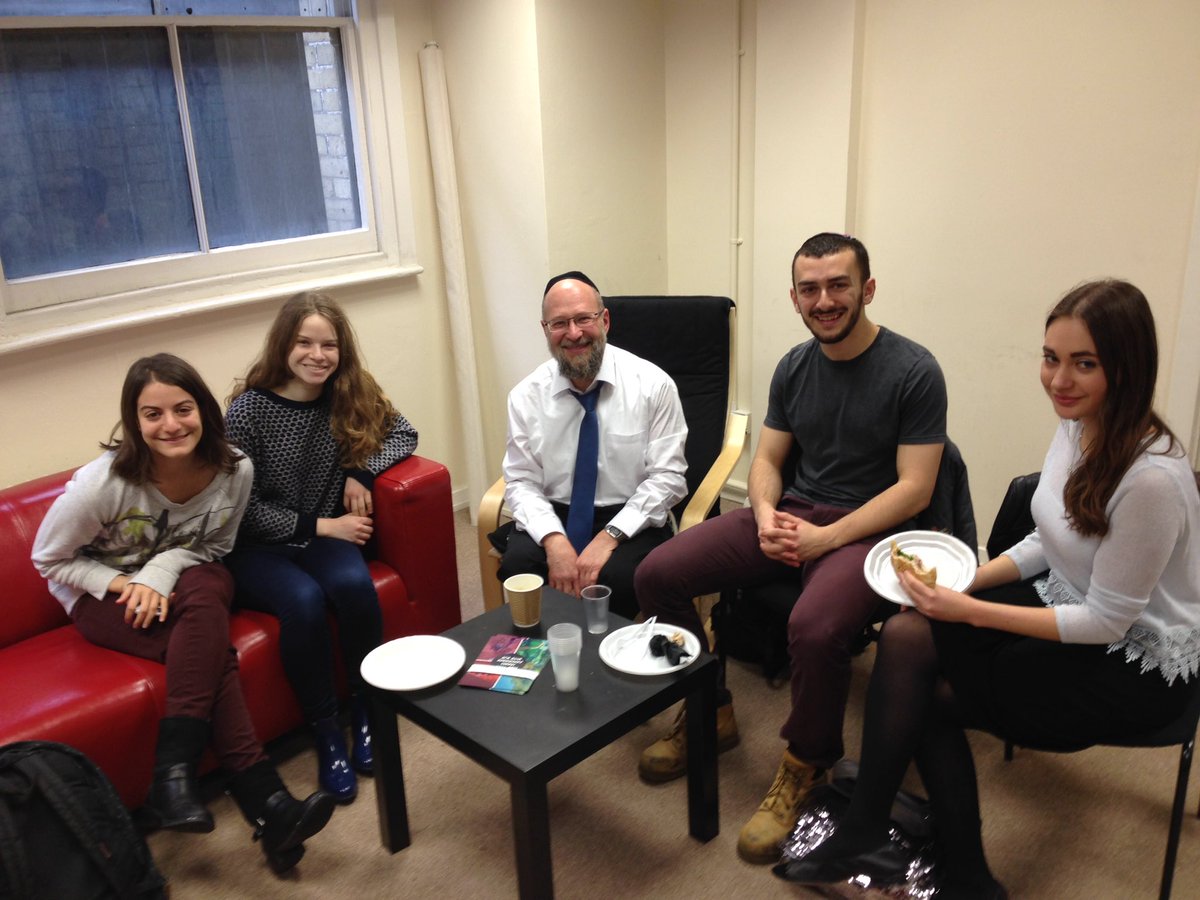 Lee_UJS's tweet image. At central synagogue lunch time drop in! Come every wed for free lunch and a chat! @RavGavBroder @UJS_UK