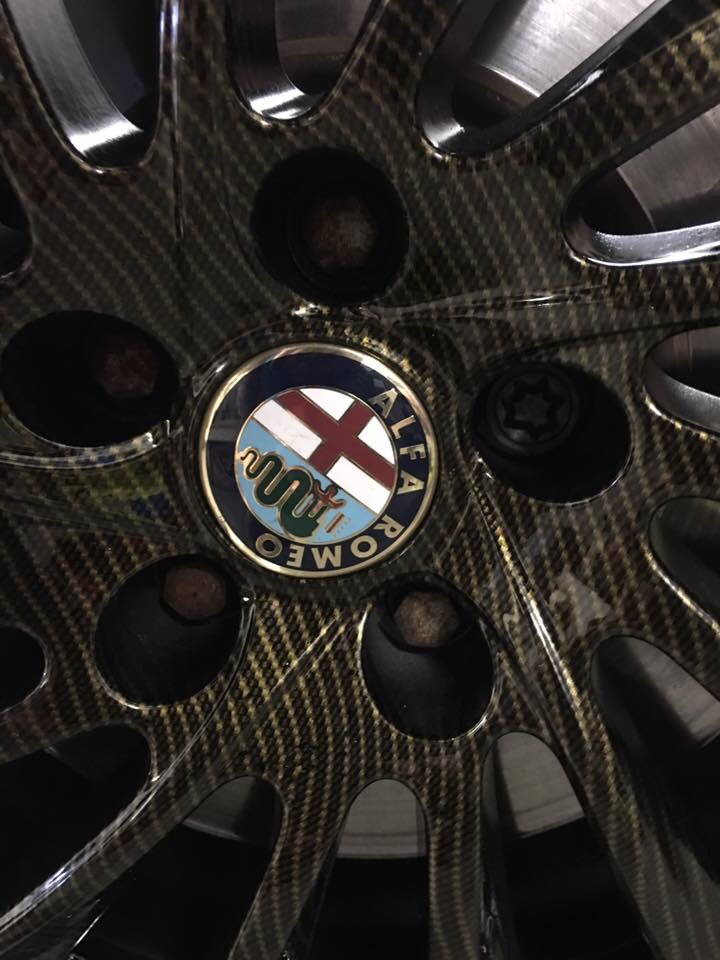WsHydrographics's tweet image. Some Gold carbon weave alpha rims! Stunning finish on these. #hydrographics