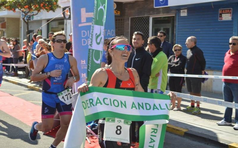 FedAndaluzadTri's tweet photo. Reina del duatlón andaluz en 2015, Almudena Rodríguez nos explica sus objetivos para 2016 https://t.co/ExC4yuffR5 https://t.co/boxyga5wtN