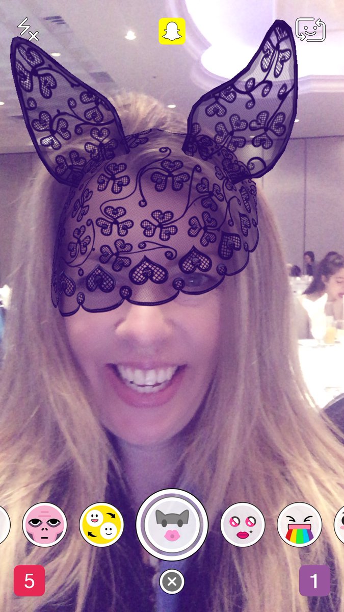 CoraBrady's tweet photo. Having fun while we're waiting for @ArleneDickinson #TorontoNEW #ArleneDickinson https://t.co/cFZqDwGgMJ