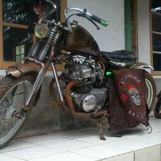 bangrido1's tweet photo. Di jual cb 200cc 2silinder mesin kering no bocor bocor stater jalan tinggal di kasih aki minat hubungi 082297311502 https://t.co/KXeY76TQ3C