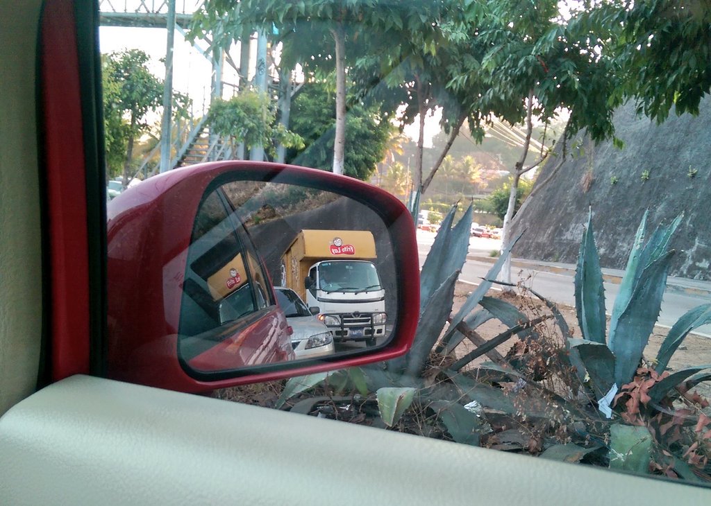 Deberían hacer algo al respecto con estos "motoristas". Zona  Rancho Navarra <a href="/PNC_SV/">Policía Nacional Civil El Salvador</a>  CC @eltraficosv_com <a href="/alertux/">Alértux El Salvador</a>
