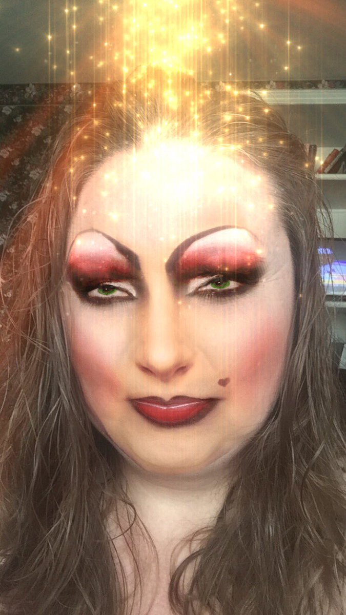 flyersfanatic10's tweet photo. I think I went a little overboard with my makeup today. ๐
#SnapchatAntics this is what happens with an extra 5 mins https://t.co/X7ICsY7lBl